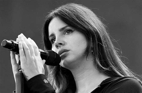 does lana del rey write her own music? the role of songwriting in her artistic expression