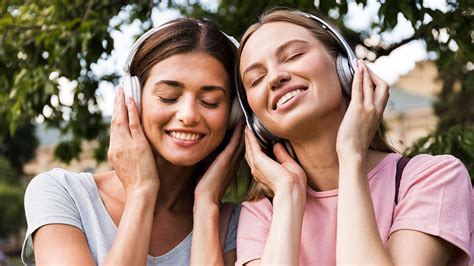 How to Listen to Music with Friends: Creating a Shared Experience